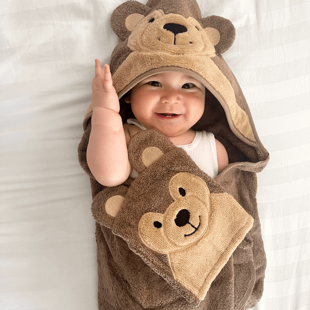 
                      
                        Hooded Towel - Banjo The Bear - Riff Raff Baby UK
                      
                    